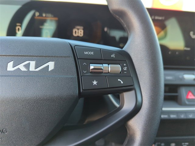 Used 2025 Kia K4 LXS image 35