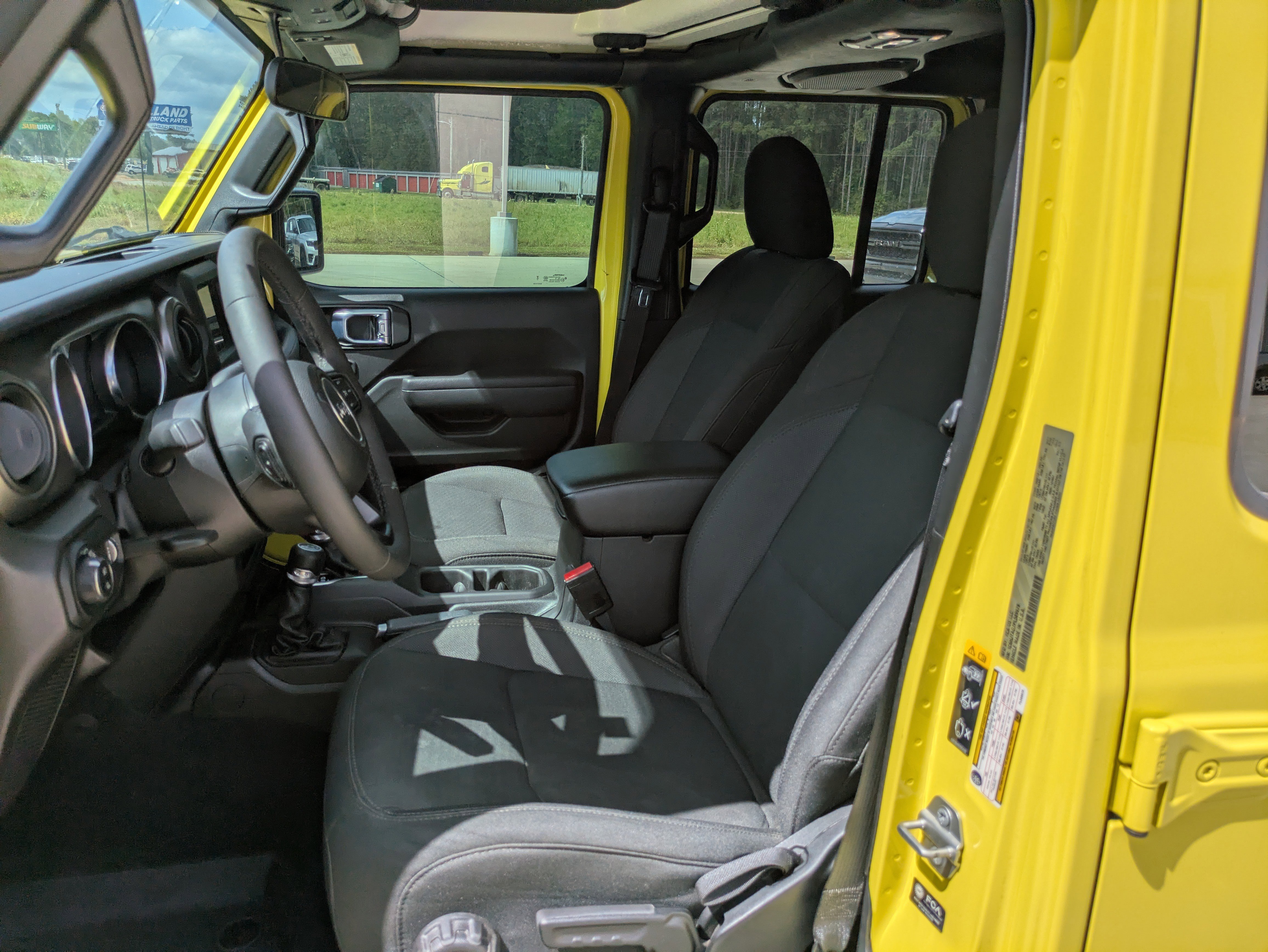 Used 2023 Jeep Gladiator Willys image 9