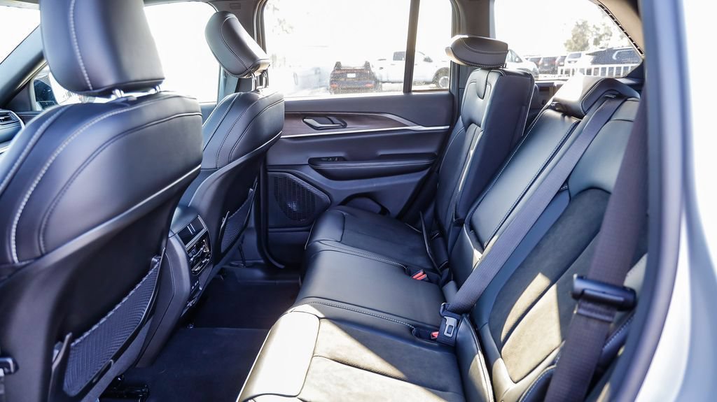 New 2026 Jeep Grand Cherokee Altitude RWD image 23
