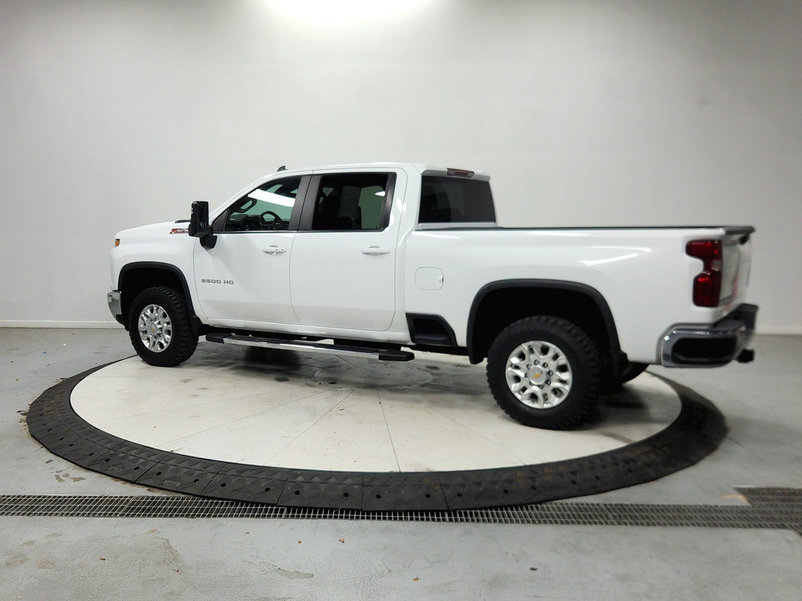 Used 2025 Chevrolet Silverado 2500 LT AWD/4WD image 6