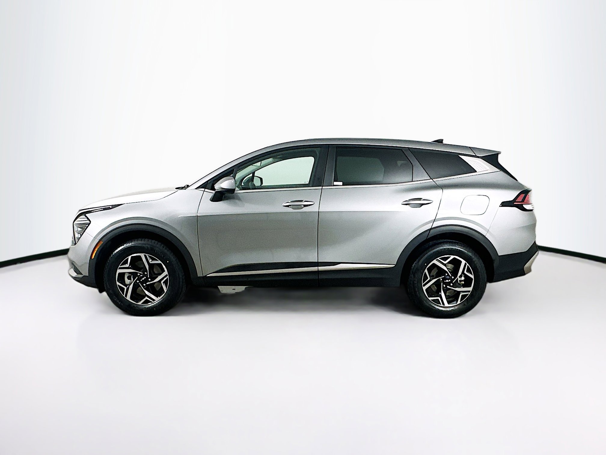 Used 2025 Kia Sportage LX AWD/4WD image 4