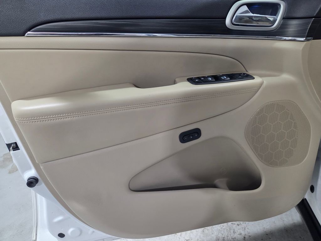 Used 2019 Jeep Grand Cherokee Limited w/ Trailer Tow Group IV image 11