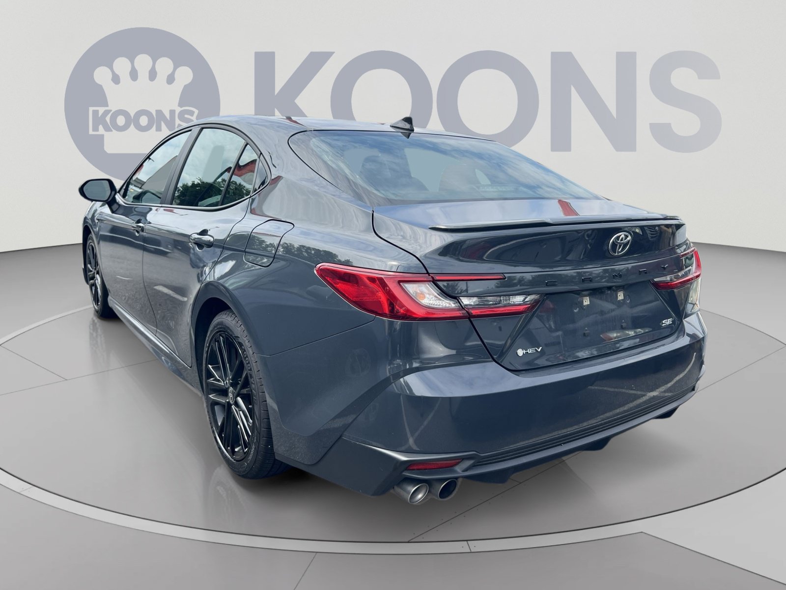 Used 2025 Toyota Camry SE FWD image 2