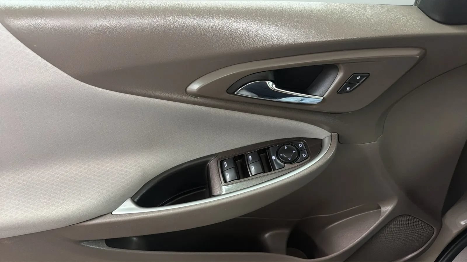Used 2022 Chevrolet Malibu LT FWD image 17