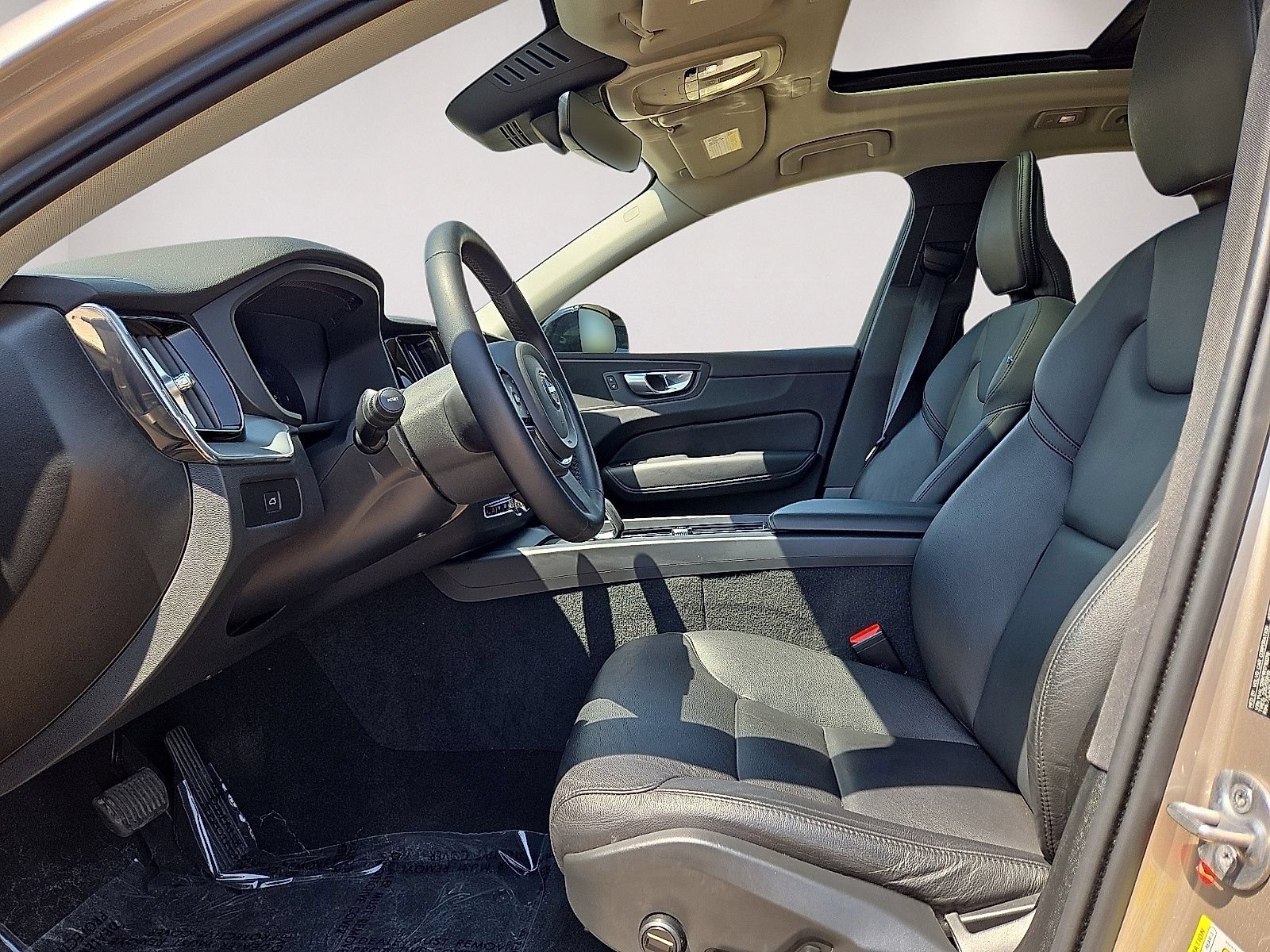 Certified 2024 Volvo XC60 B5 Core AWD/4WD image 23