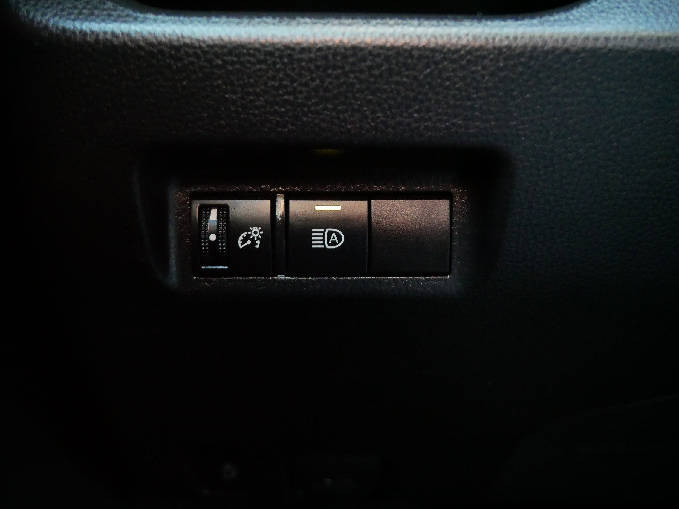 Used 2021 Toyota RAV4 LE image 27