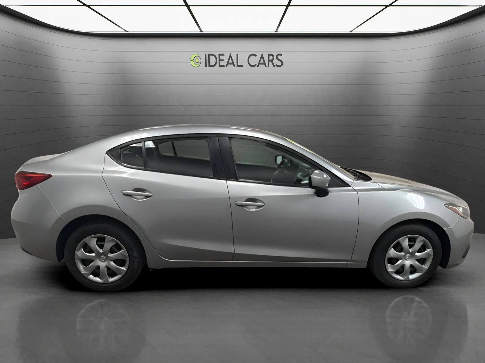 Used 2015 MAZDA MAZDA3 i SV FWD image 4