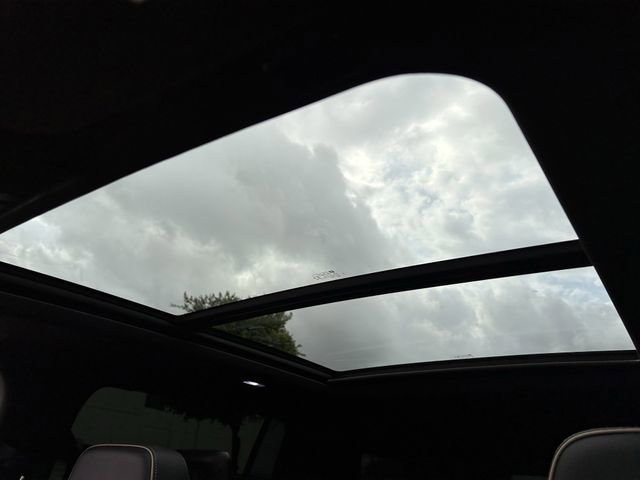 Used 2021 GMC Yukon XL SLT w/ SLT Premium Package image 27