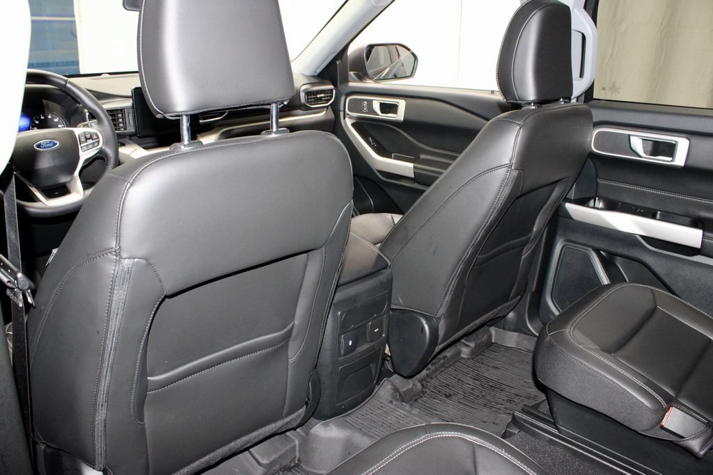 Used 2024 Ford Explorer XLT w/ Equipment Group 202A AWD/4WD image 21