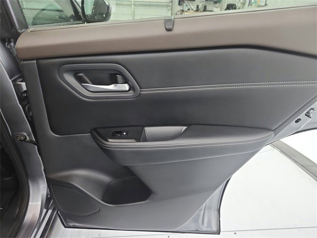 Used 2023 Nissan Rogue SV w/ SV Premium Package image 76