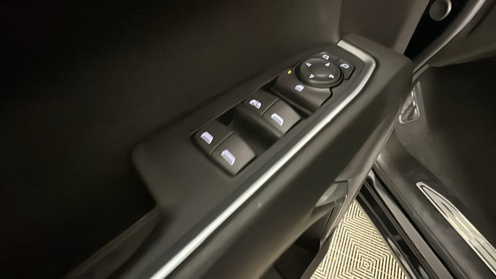 Used 2024 Chevrolet Silverado 1500 LT AWD/4WD image 12