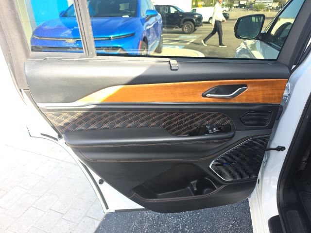 Used 2022 Jeep Grand Cherokee L Summit AWD/4WD image 34