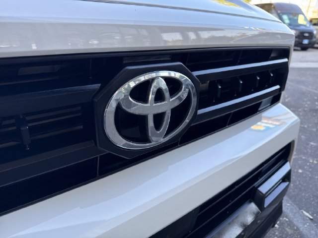 Used 2025 Toyota 4Runner SR5 AWD/4WD image 37