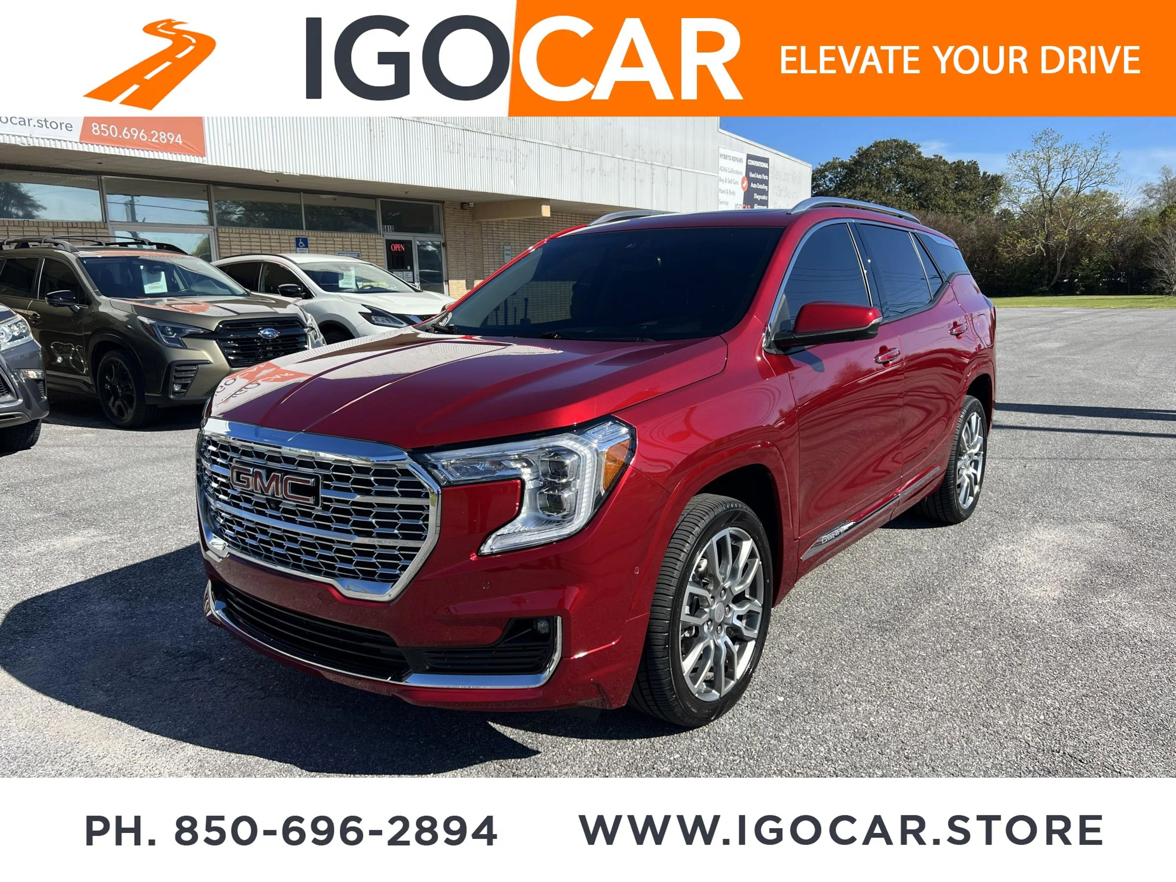 Used 2024 GMC Terrain Denali w/ Denali Premium Package image 1