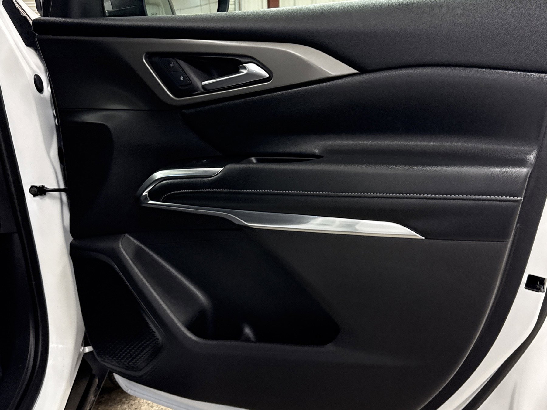 Used 2025 Chevrolet Traverse LT w/ LPO, Roadside Safety Package image 19