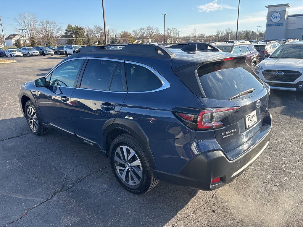 Used 2023 Subaru Outback Premium image 5