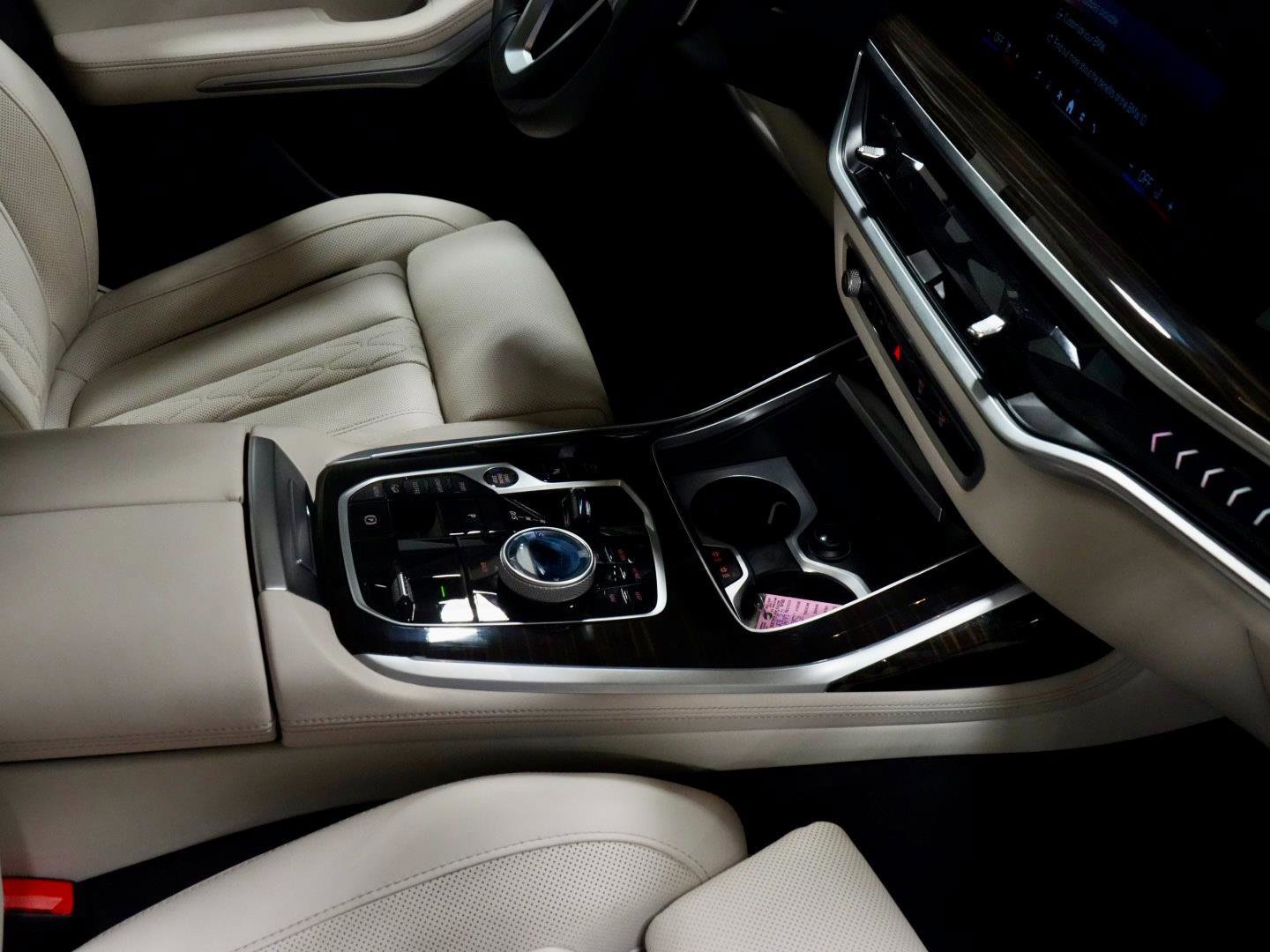 Certified 2024 BMW X7 xDrive40i w/ Executive Package image 5