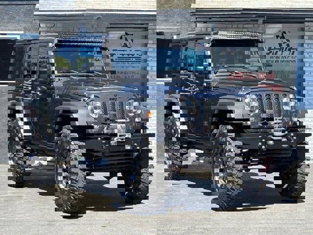 Used 2017 Jeep Wrangler Unlimited Rubicon w/ Connectivity Group image 5