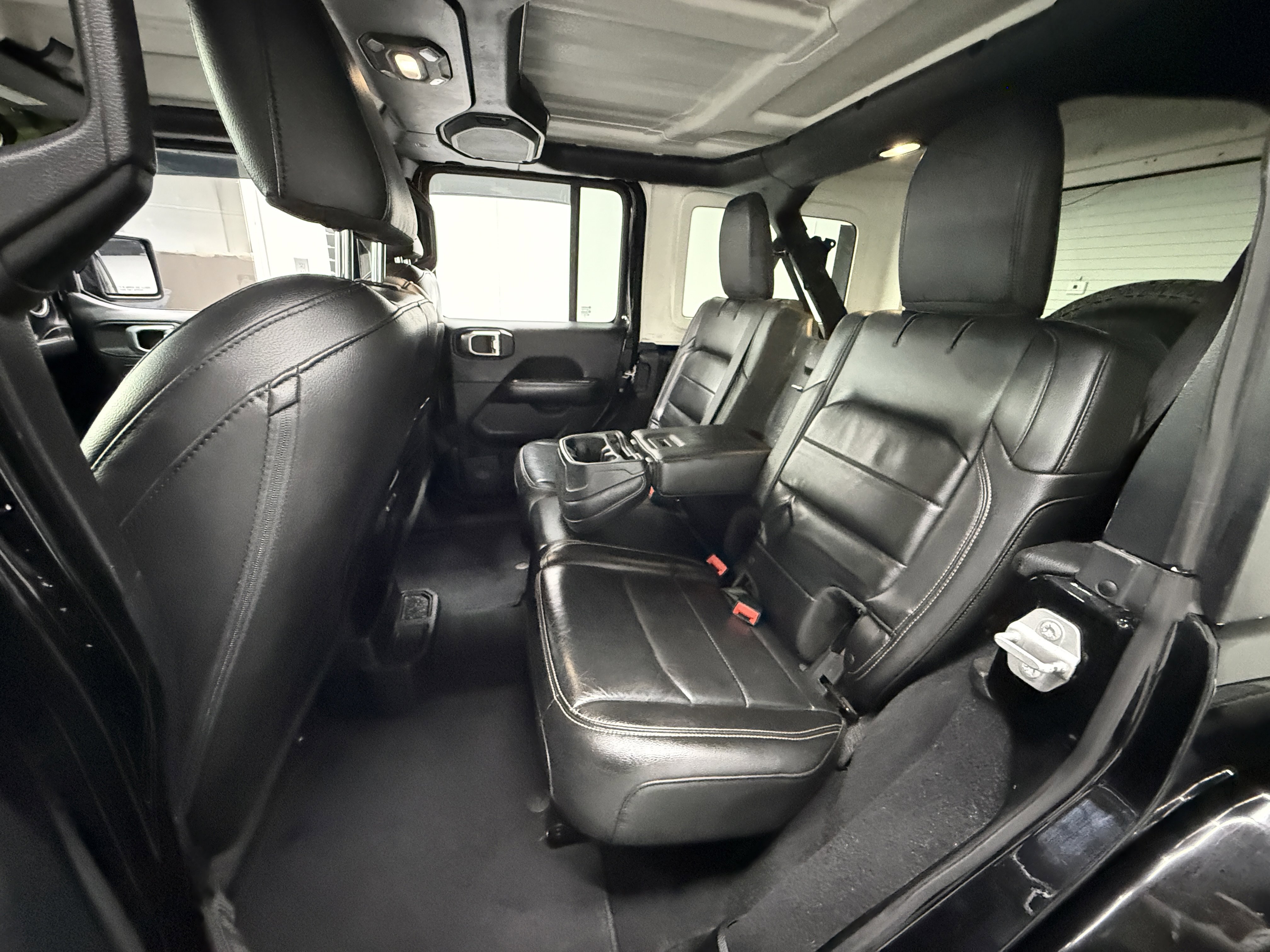 Used 2018 Jeep Wrangler Unlimited Sahara w/ Uconnect 4C Nav & Sound Group AWD/4WD image 23