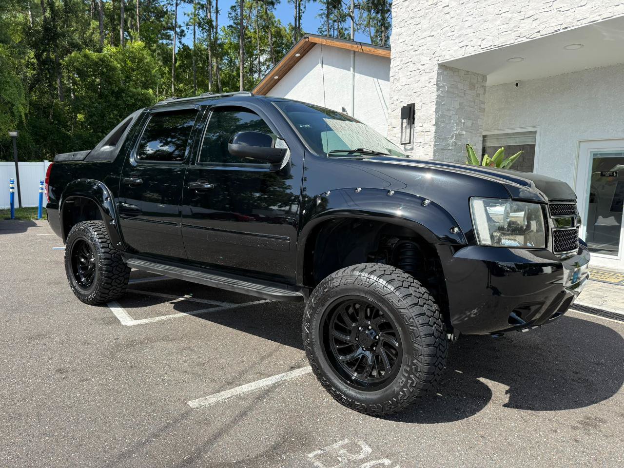 Used 2011 Chevrolet Avalanche LTZ AWD/4WD image 15