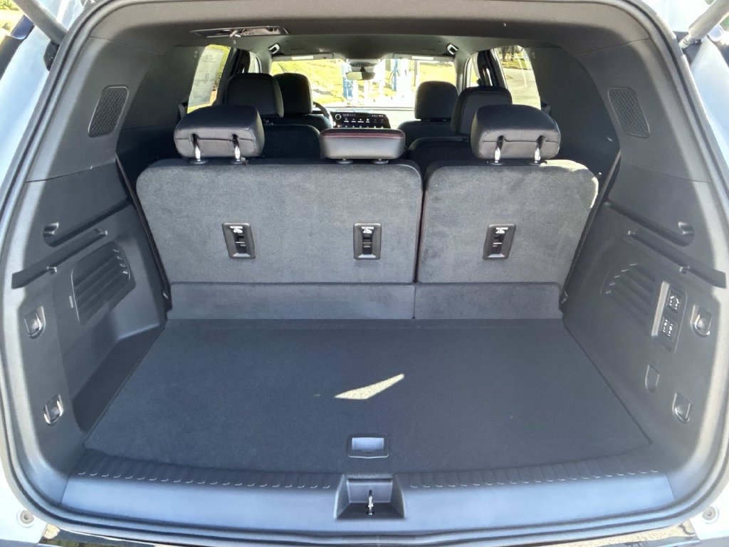 New 2027 Chevrolet Traverse RS FWD image 11
