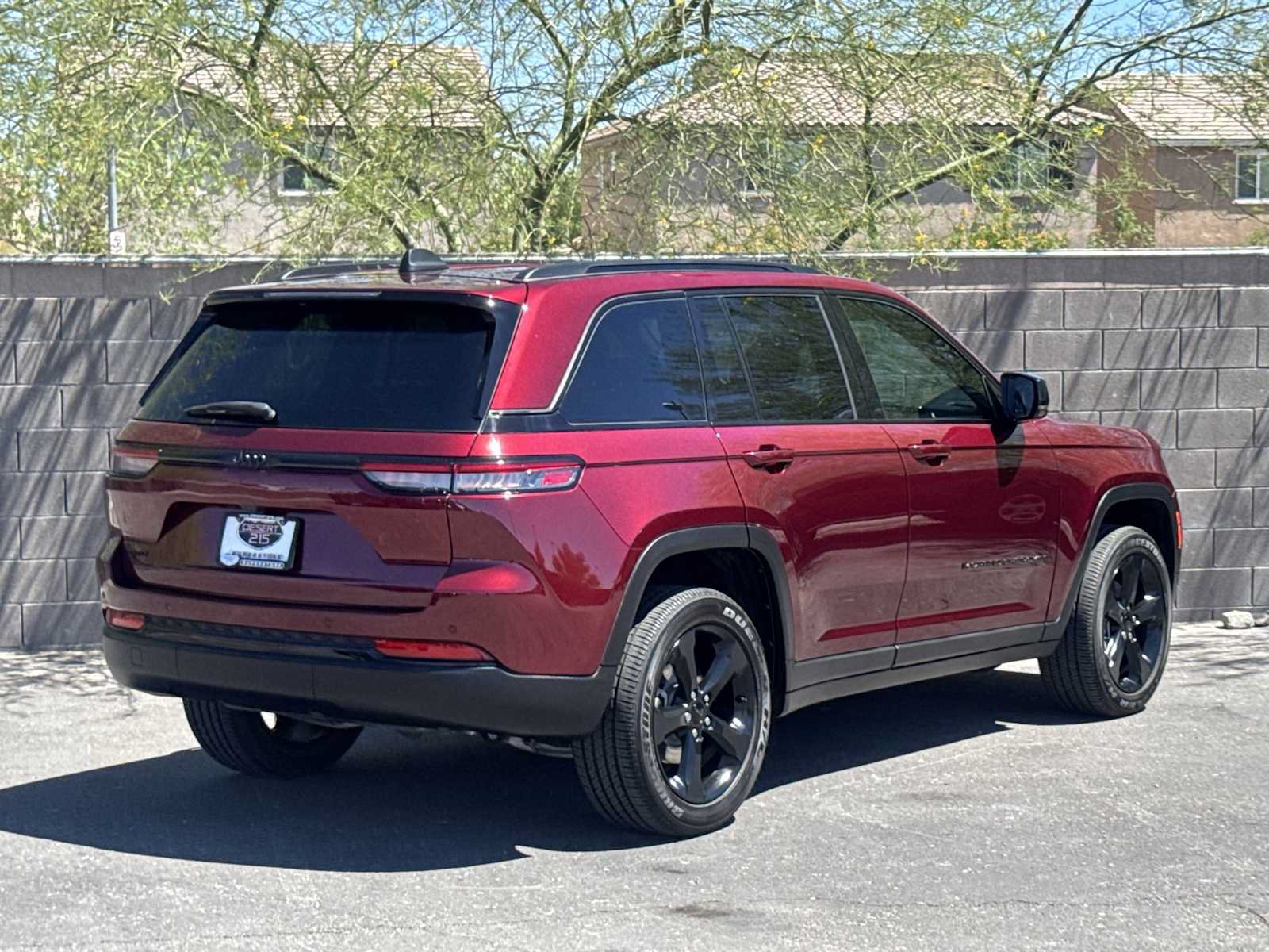 Used 2025 Jeep Grand Cherokee Altitude AWD/4WD image 8