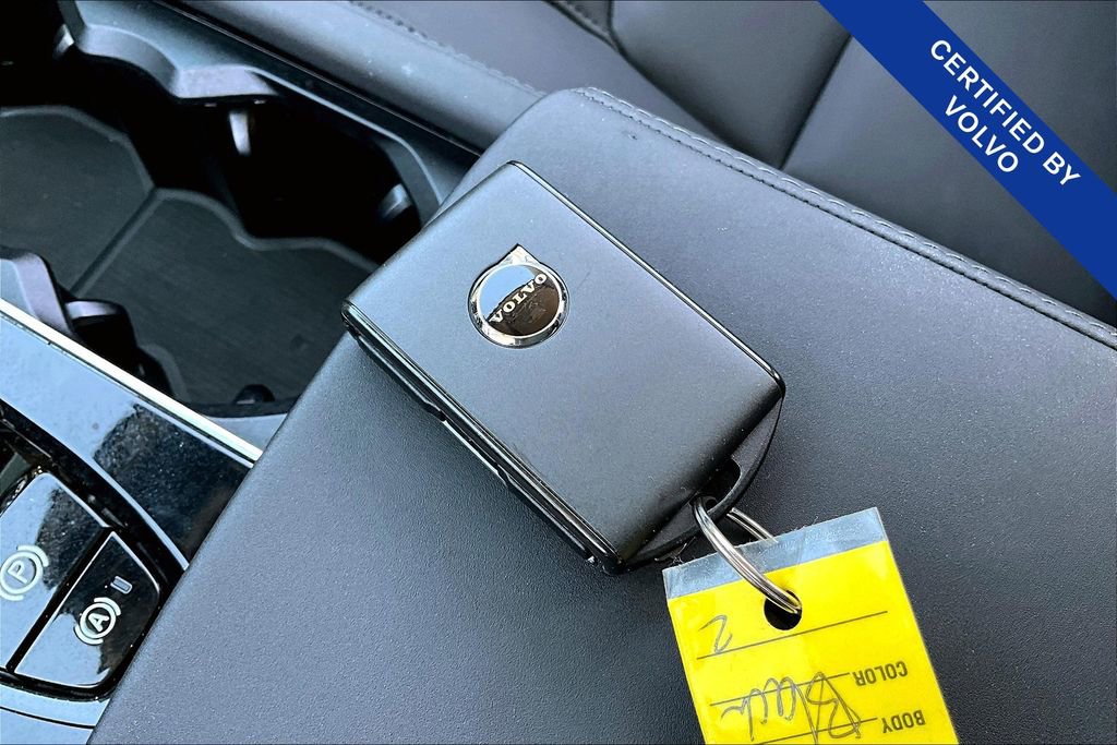 Certified 2025 Volvo XC90 B6 Plus image 13