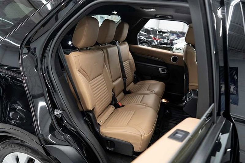 Used 2023 Land Rover Discovery S R-Dynamic image 11