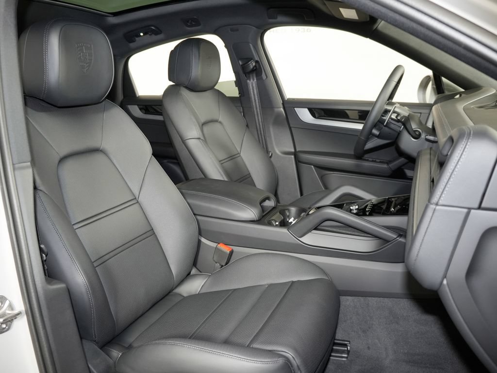 New 2026 Porsche Cayenne Coupe AWD/4WD image 40