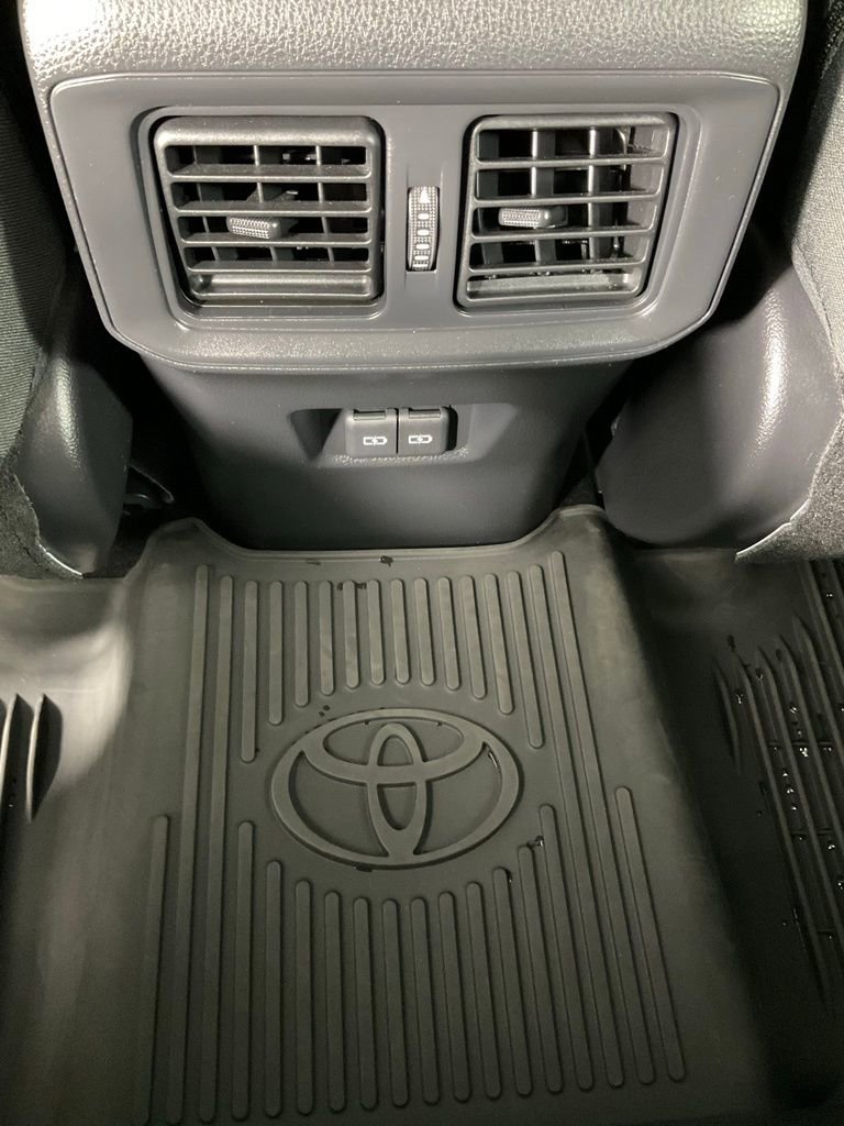 Used 2023 Toyota RAV4 SE image 24