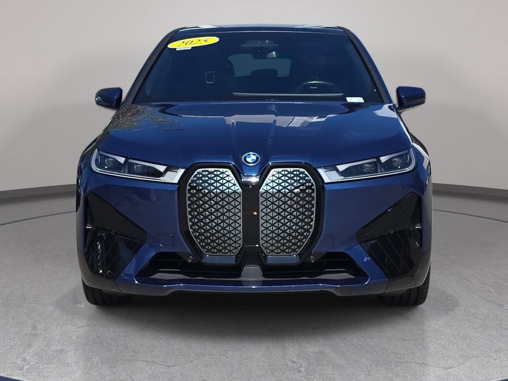 Used 2025 BMW iX xDrive50 AWD/4WD image 3