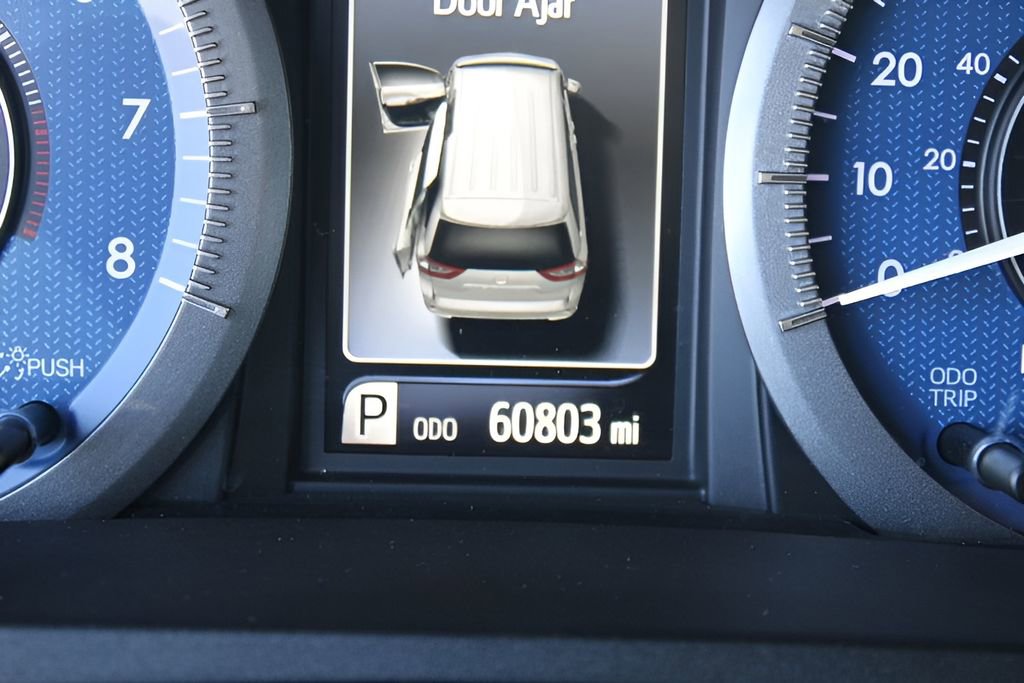 Used 2017 Toyota Sienna XLE w/ XLE Navigation Package FWD image 11