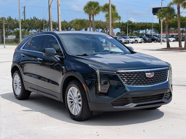Used 2024 Cadillac XT4 Luxury FWD image 3
