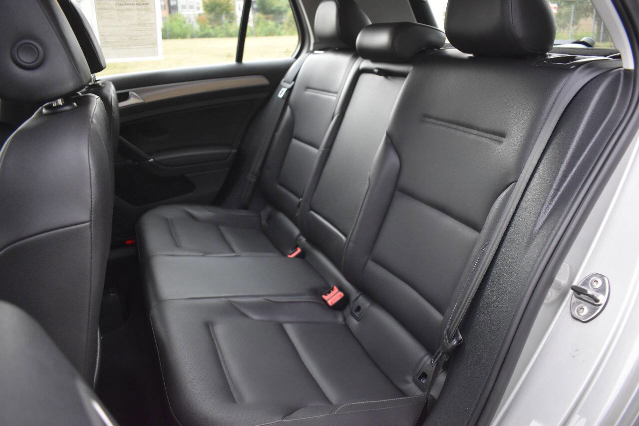 Used 2015 Volkswagen Golf S image 14