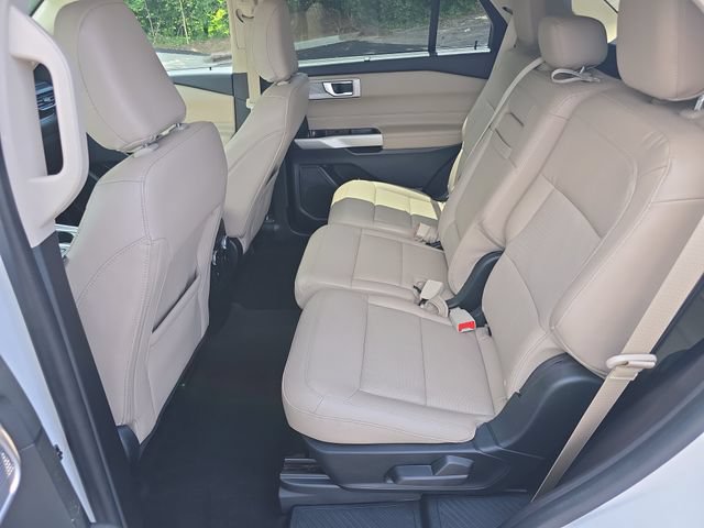 Used 2022 Ford Explorer Limited w/ Equipment Group 301A AWD/4WD image 12