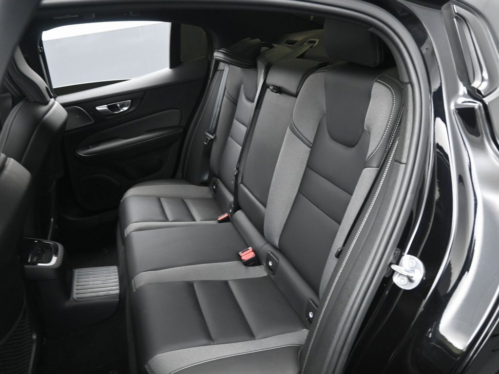 Used 2024 Volvo S60 T8 Ultimate w/ Climate Package image 32