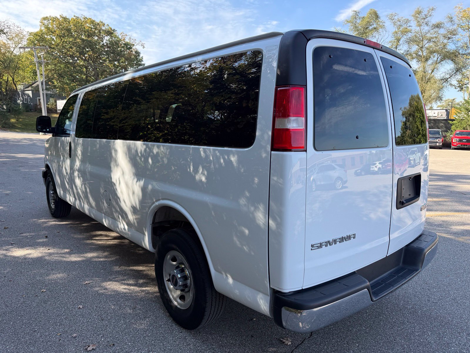 Used 2025 GMC Savana 3500 LT w/ LT Preferred Equipment Group RWD image 3