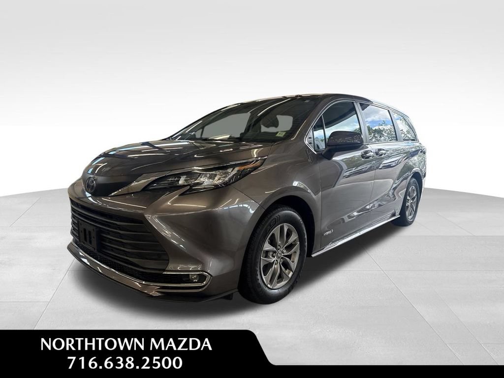 Used 2021 Toyota Sienna XLE AWD/4WD image 1