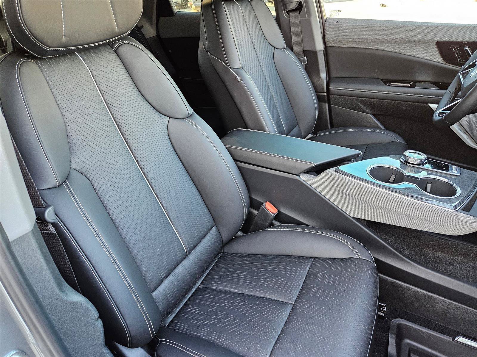 New 2026 Cadillac Optiq Sport 2 w/ LPO, Floor Liner Package AWD/4WD image 27