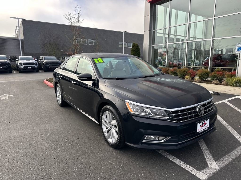 Used 2018 Volkswagen Passat 2.0T SE w/ SE Lighting Package image 1