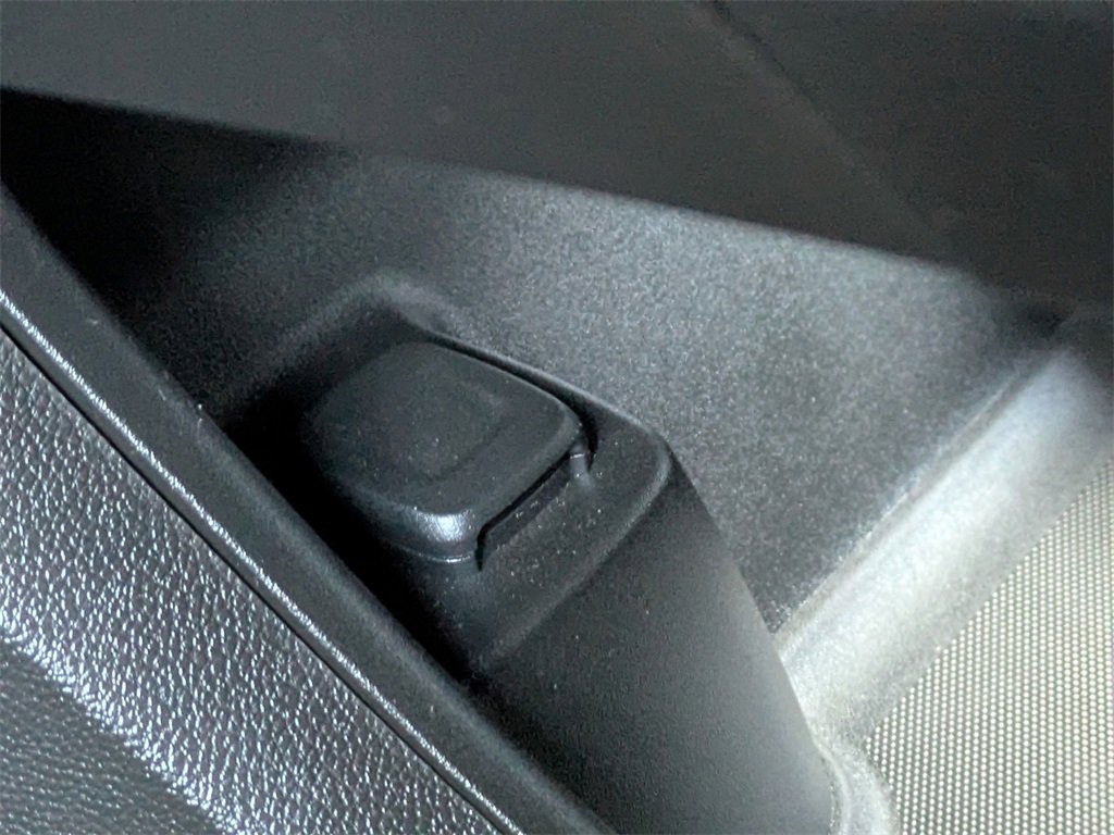 Used 2019 Buick Enclave Essence image 25