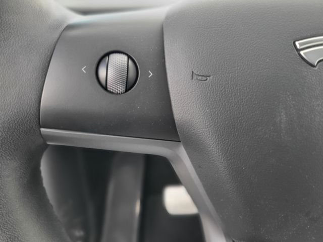 Used 2022 Tesla Model Y Performance image 21