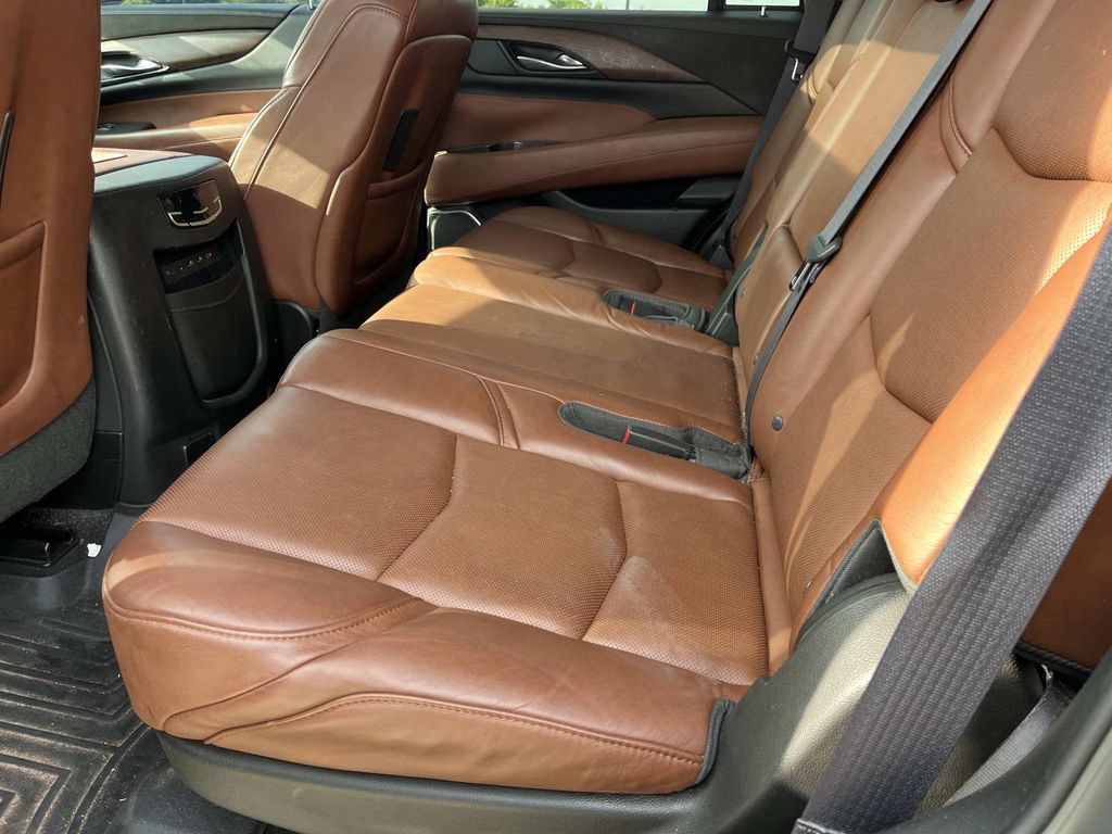 Used 2017 Cadillac Escalade Premium Luxury RWD image 18