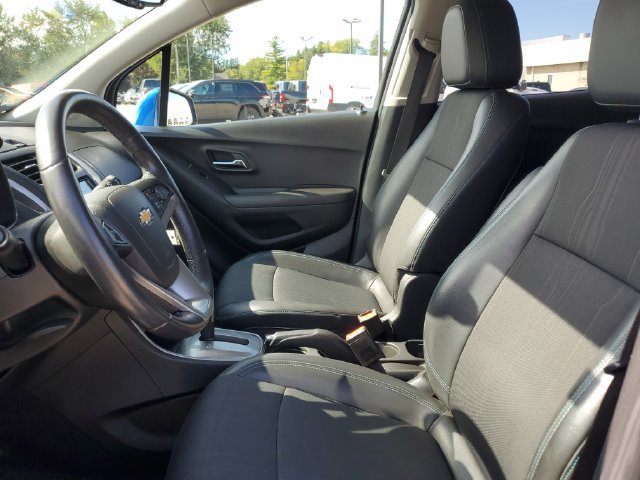 Used 2015 Chevrolet Trax LT w/ LT Sun and Sound Package FWD image 6