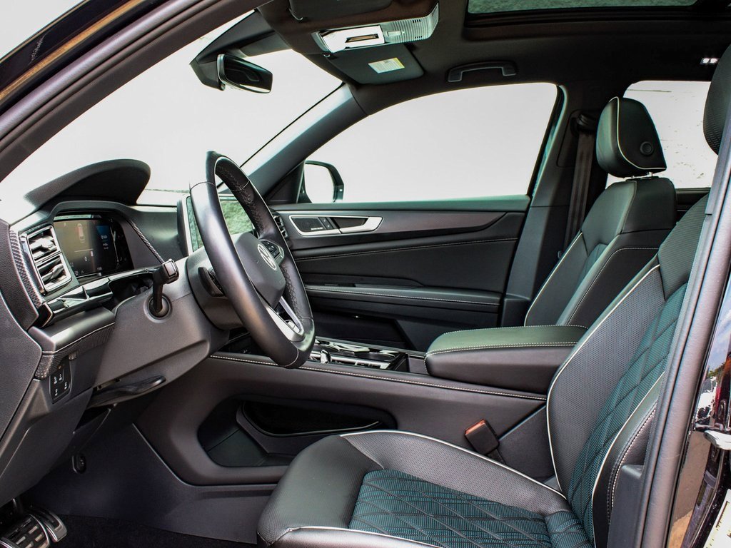 Used 2025 Volkswagen Atlas Cross Sport SEL Premium R-Line image 32