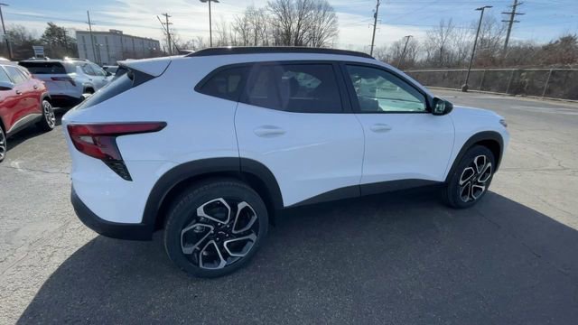 New 2026 Chevrolet Trax RS w/ Sunroof Package image 2