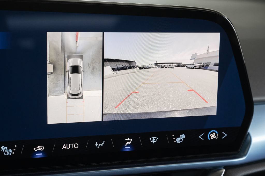 Used 2024 Chevrolet Equinox EV LT FWD image 29