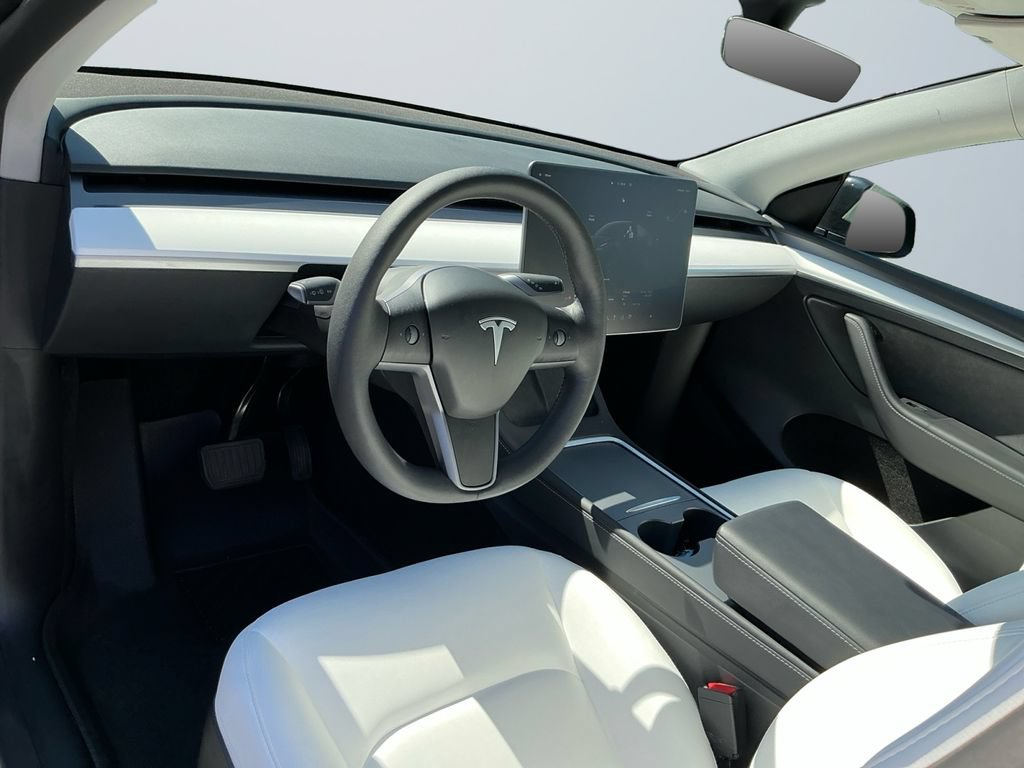 Used 2024 Tesla Model Y Long Range RWD image 11