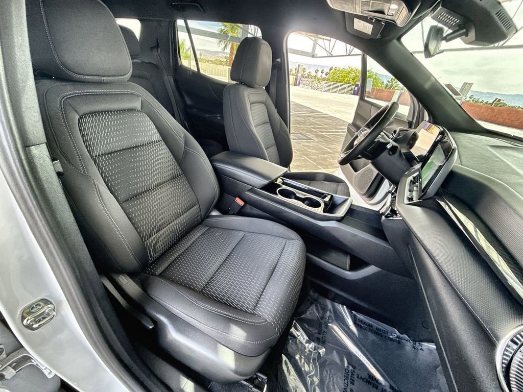 Used 2025 Chevrolet Equinox LT FWD image 20