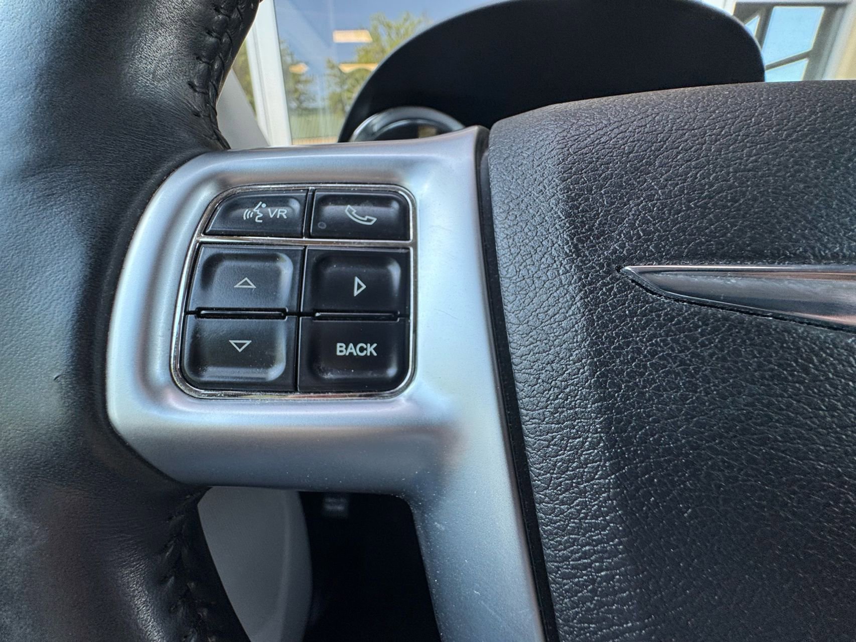 Used 2012 Chrysler Town & Country Touring w/ Entertainment Group #1 FWD image 19